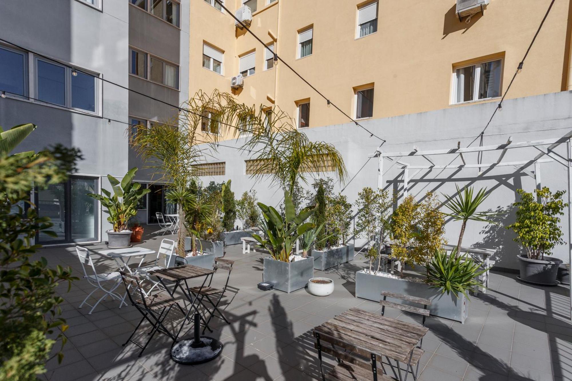 Gin O'Clock In Lisbon - By Misha'S Place 3A Bagian luar foto